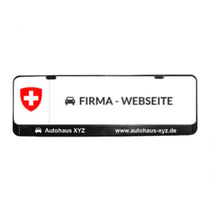 Foto von einem Schweizer KFZ-Kennzeichenhalter mit einem Logo, Firmenname und Webseite
